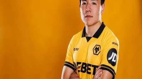 《巅峰对决！德乙焦点战：普鲁士明斯特迎战波鸿，谁将演绎经典佳戏？》